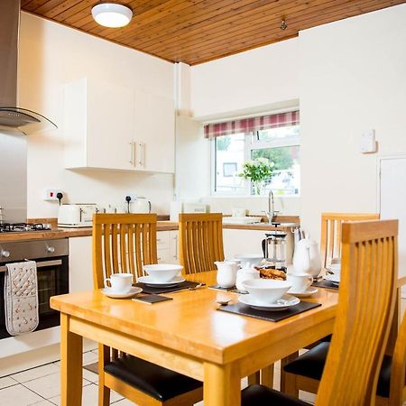 Awel Taf- Central Cottage Ideal For Families, With Parking سانت كليرز المظهر الخارجي الصورة